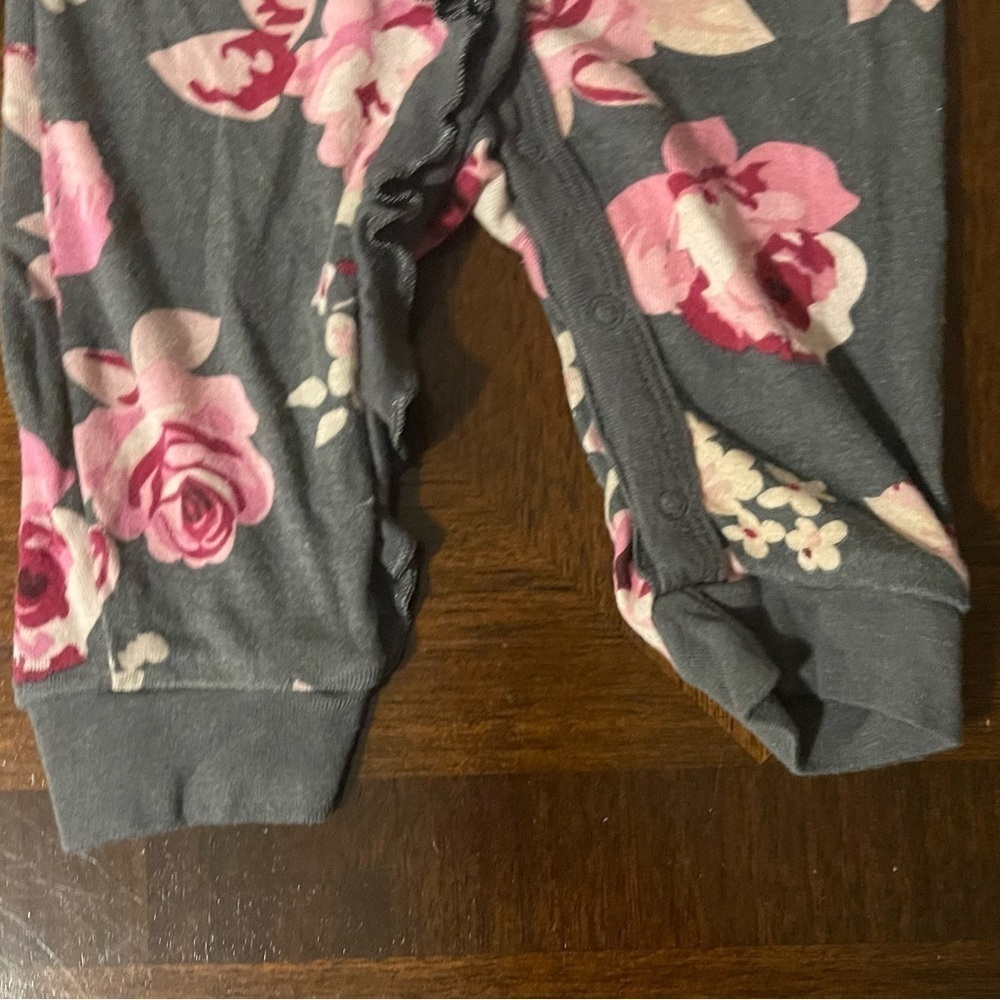 Modern Moments by Gerber | Black Floral Pjs and Onesie | 6-9 mo - Picture 5 of 8